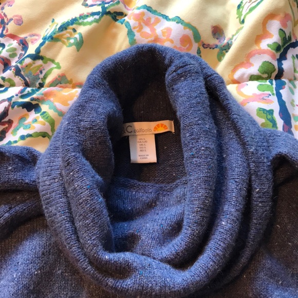 Sweater - Picture 2 of 3